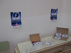 fedora-stand-2.jpg